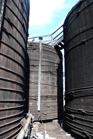 Tanks Standing (Large tanks are about 20â high and 24â diameter)