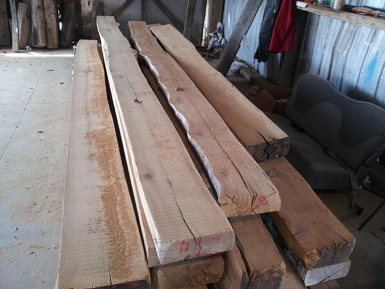 Hardwood sleeper middles for table top material