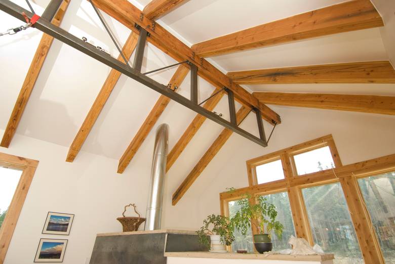 Trestlewood II Timber Frame / This is an interesting composite steel and wood frame