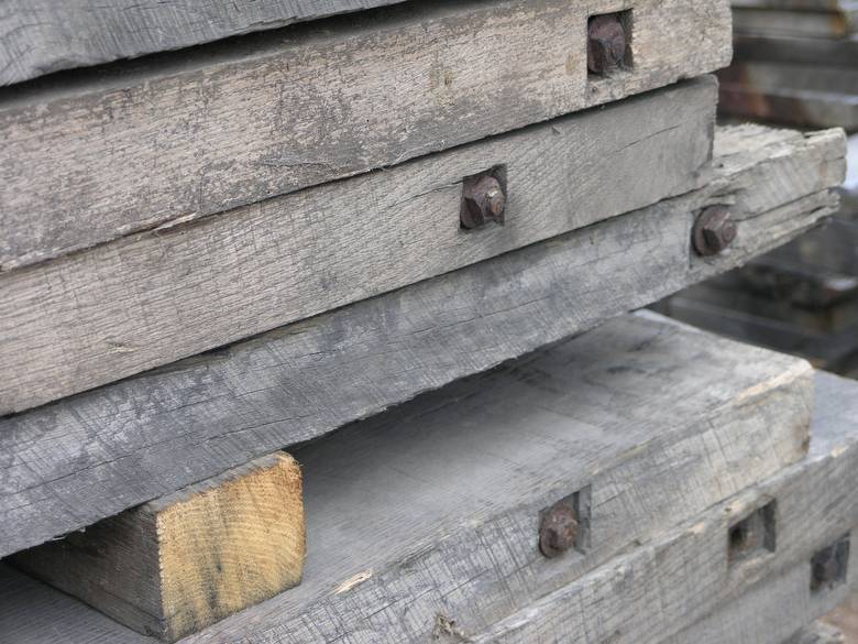 3x12 weathered oak / This shows bolts that minimize end-splitting