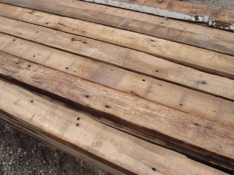 2x6 Weathered Brown / Weathered patina of the 2x6 elevator material