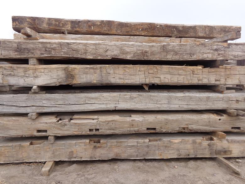 EXAMPLE TIMBERS: 11X11 (10X11, 11X11, 11X12) Hand-Hewn Timbers