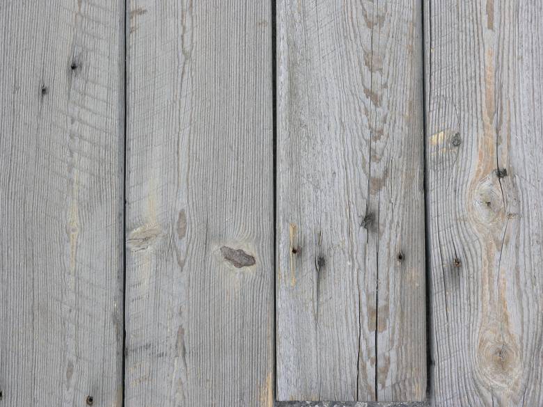 SYP circle-sawn siding / grey weathered, beveled edges, nail holes