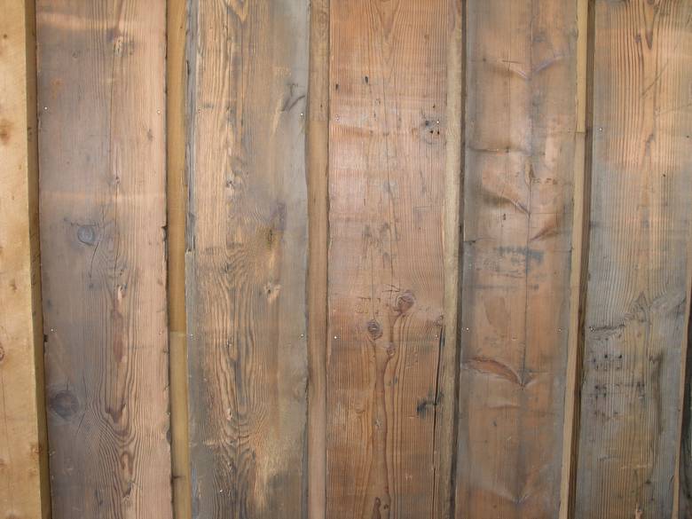 Barnwood Siding (Reverse Board and Bat) / 12" Brown Barnwood Boards set over 4" thin picklewood