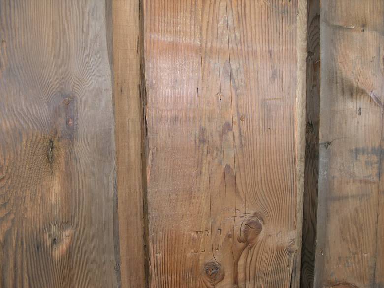 Barnwood Siding (Reverse Board and Bat) / 12" Brown Barnwood Boards set over 4" thin picklewood
