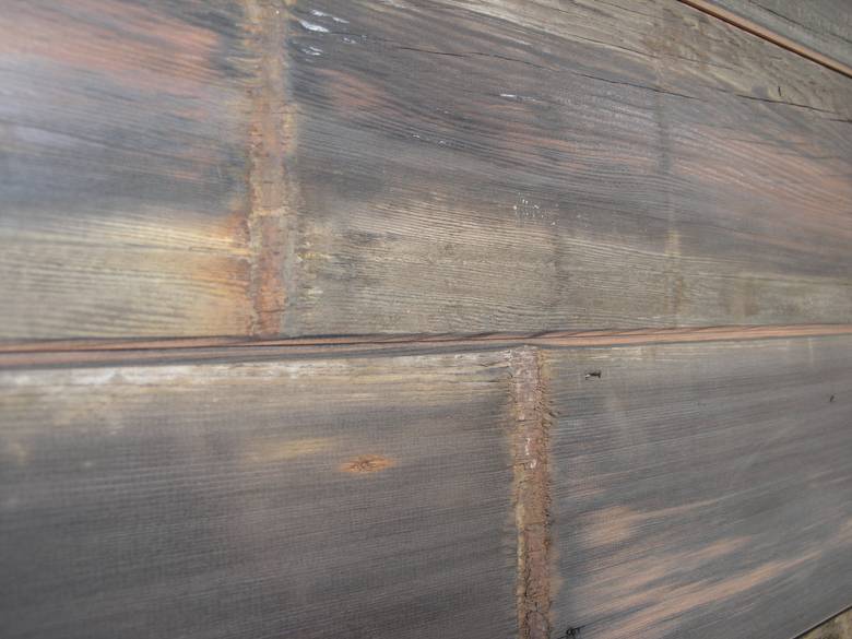 Redwood Picklewood Skip-Pl Siding (with V-Groove) / Close-up of V-Groove