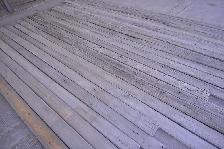 Spiegel Southern Yellow Pine Weathered Barnwood - with Chamfered Edge