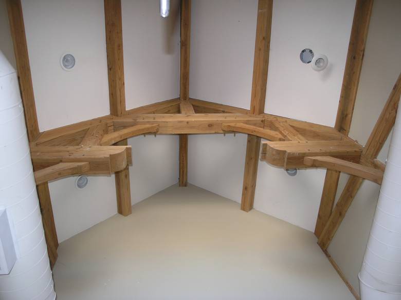 Foyer hammer beam / Trestlewood II planed timbers