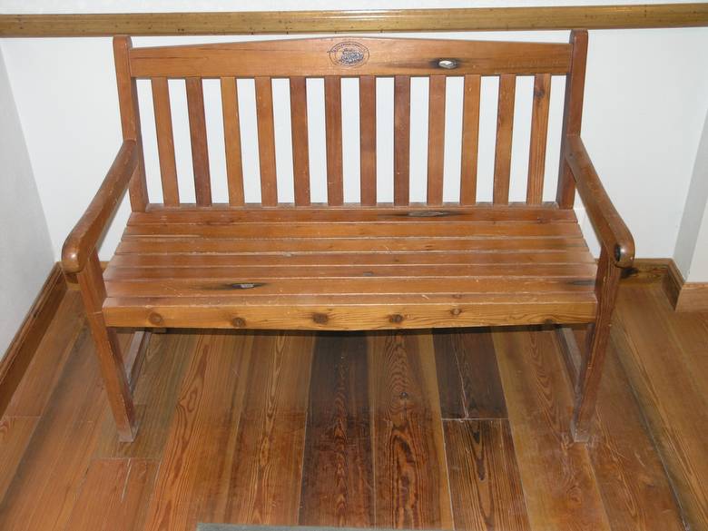 Redwood Bench / Redwood Bench