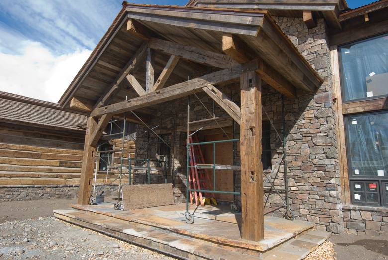 Hand-Hewn Timbers/Trusses / Hand-Hewn Timbers/Trusses