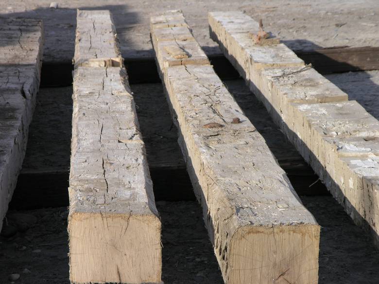 Hand-Hewn Timbers (32-34' long) / Hand-Hewn Timbers (big and long)