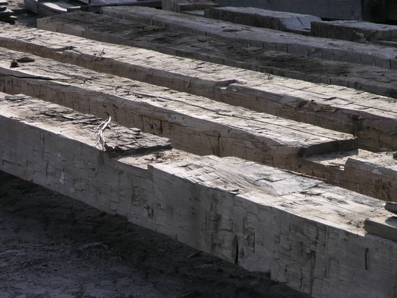 Hand-Hewn Timbers (32-34' long) / Hand-Hewn Timbers (big and long)