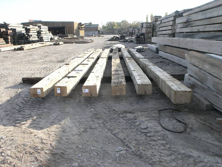 Hand-Hewn Timbers (32-34' long) / Hand-Hewn Timbers (big and long)
