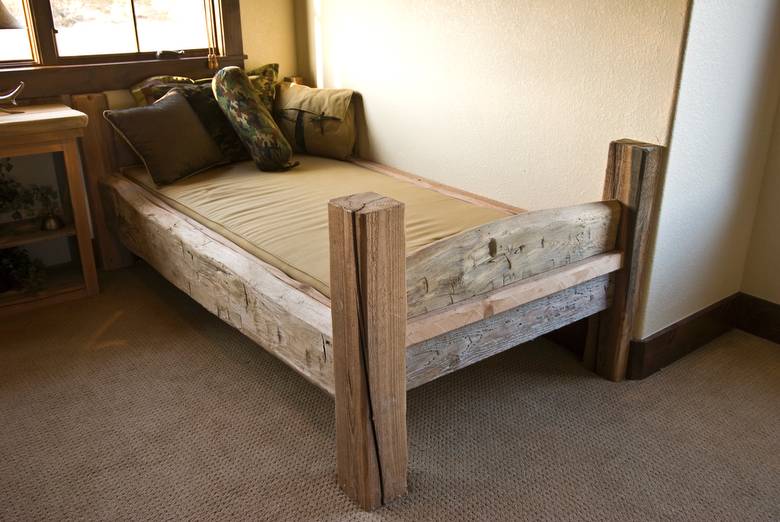 TWII Posts/Hand-Hewn Skins Bed / TWII Posts/Hand-Hewn Skins Bed