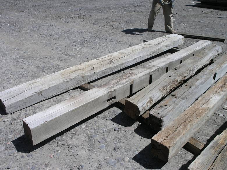 Walnut Hand Hewn Timbers / Walnut Hand-Hewn Timbers