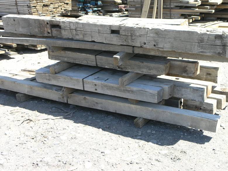 Walnut Hand Hewn Timbers / Walnut Hand-Hewn Timbers